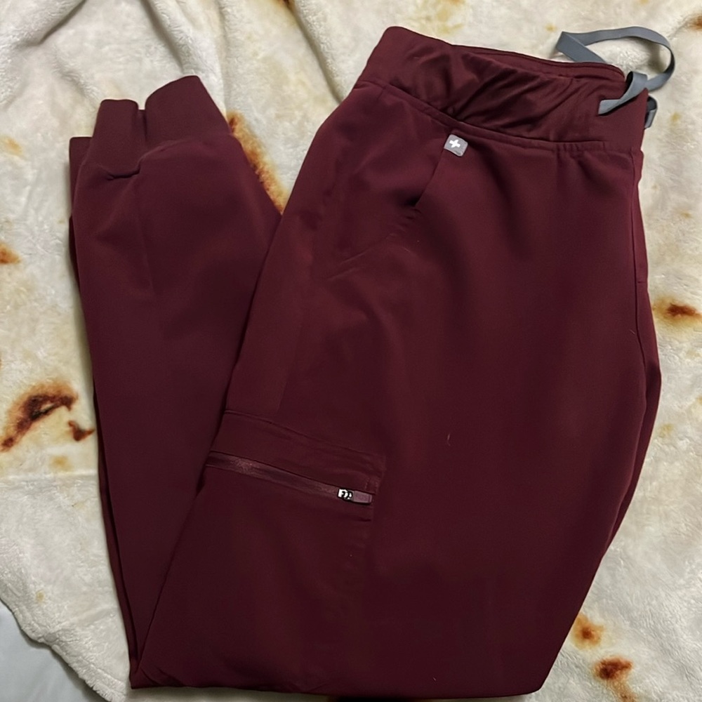 Figs Maroon Scrub Bottom